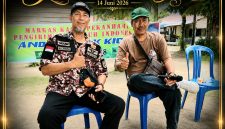 Keterangan Foto : Panitia Pelaksana Polmer SF Sinaga (topi hijau) 