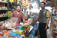 Keterangan foto : Bhabinkamtibmas Polsek Medan Labuhan tengah melaksanakan kegiatan sambang Door to Door System (DDS) ke rumah warga binaan, Senin (15/6/2026).
