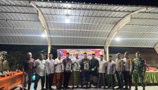 Keterangan foto : Empat kandidat Geuchik Gampong Meurandeh Aceh berpose kompak usai penetapan nomor urut, menunjukkan semangat sportivitas demi kemajuan gampong.