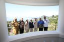 Keterangan Foto: Menteri Dalam Negeri Muhammad Tito Karnavian (tengah) bersama Gubernur Papua Mathius D. Fakhiri dan sejumlah kepala daerah se-Tanah Papua usai rapat koordinasi persiapan Sensus Ekonomi 2026 di Gedung Negara Papua, Jayapura, Senin (22/6/2026). (Foto: Puspen Kemendagri)