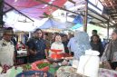 Keterangan Foto: Walikota Langsa, Jeffry Sentana S. Putra, SE, turun langsung ke Pasar Kota Langsa untuk memantau harga dan ketersediaan bahan kebutuhan pokok, Kamis (25/6/2026).