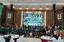 Keterangan Foto: Foto bersama peserta seminar dengan pengurus JMSI Riau dan narasumber.