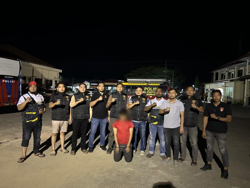 Keterangan Foto: Tim Unit Reaksi Cepat (URC) Satreskrim Polres Langsa mengamankan terduga pelaku tindak pidana pelecehan seksual terhadap anak di bawah umur.