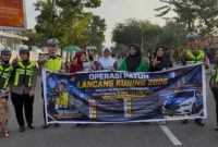Keterangan Foto: Petugas Kepolisian dari Satuan Lalu Lintas (Satlantas) Polresta Pekanbaru tengah melakukan sosialisasi Operasi Patuh Lancang Kuning 2026 kepada masyarakat.
(Dok. Satlantas Polresta Pekanbaru)
