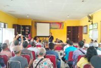Keterangan Foto: Suasana musyawarah antara pemerintah desa, Ninik Mamak, petani, dan pengusaha peron di Aula Kantor Desa Padang Mutung, Jumat (17/7/2026), membahas polemik dugaan intimidasi dan pemaksaan penjualan TBS ke peron yang disebut-sebut milik Pebriyan Winaldi.(dok.ist) 
