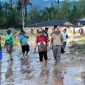 Keterangan foto: Bupati Tapanuli Tengah Masinton Pasaribu meninjau lokasi banjir di Kelurahan Sipange, Kecamatan Tukka