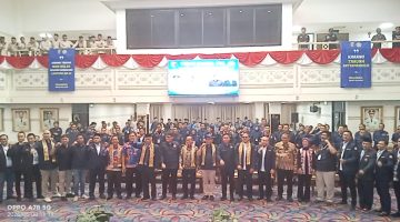 Keterangan foto : Suasana kebersamaan usai penetapan Wahrul Fauzi Silalahi, S.H. sebagai Ketua Karang Taruna Provinsi Lampung. Tampak ia berfoto bersama seluruh pengurus kabupaten/kota se-Lampung sebagai simbol persatuan.