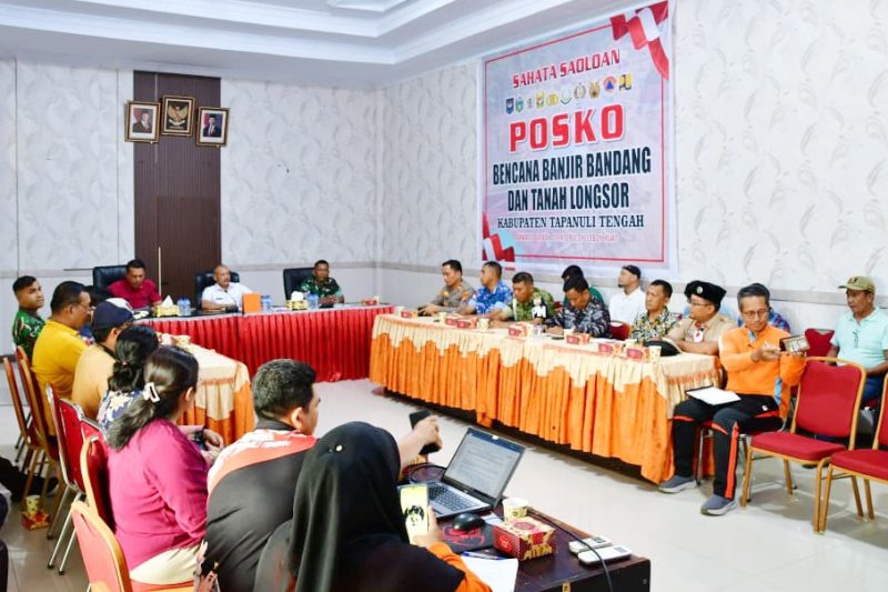 Keterangan Foto: Wakil Bupati memimpin rapat persiapan HUT RI Ke-81 di Aula Cendrawasih, Kantor Bupati Tapanuli Tengah.