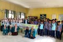 Keterangan foto: KPM 07 Universitas Islam Negeri Sultanah Nahrasiyah Lhokseumawe (UIN SUNA) menyelenggarakan program edukatif bertajuk Education Class di SMPN 1 Meurah Mulia, Desa Baroh Kuta Batee.
