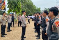 Keterangan Foto: Kapolres Way Kanan, AKBP Ramadhona, memberikan arahan kepada anggota Polres Way Kanan untuk menjalankan tugas dengan dedikasi tinggi dan penuh tanggung jawab.