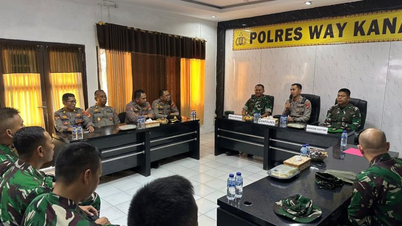 Keterangan Foto: Suasana kunjungan jajaran Perwira Siswa (Pasis) Sekolah Staf dan Komando Angkatan Darat (Seskoad) Tahun 2026 di Mapolres Way Kanan, Senin (31/8/2026).