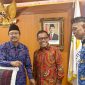 Keterangan foto: Bupati Tapanuli Tengah Masinton Pasaribu bersama Menteri Sosial RI Saifullah Yusuf, didampingi Wakil Menteri Sosial RI Agus Jabo Priyono, di Kantor Kemensos RI, Jakarta.