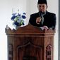 Keterangan foto: Camat Langsa Barat Andre Isvani saat pengambilan sumpah PAW Tuha Peut Gampong Simpang Lhee yang berlangsung di Aula Kantor Camat Langsa Barat, Senin (14/9/2026).