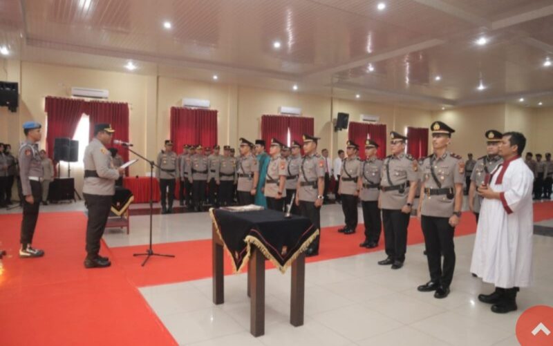 Keterangan foto: Kapolres Kampar AKBP Boby Putra Ramadhan Sebayang memimpin serah terima jabatan strategis di lingkungan Polres Kampar.