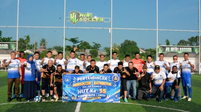 Keterangan foto: Peserta yang akan berlaga pada pertandingan minisoccer dalam rangka memperingati HUT KORPRI ke-55 tahun 2026 di Lapangan KL Kupi, Kecamatan Langsa Baro.