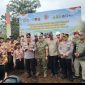 Keterangan Foto : Kepala Badan Pemelihara Keamanan (Kabaharkam) Polri Komjen Pol. Dr. Herry Heryawan, S.I.K., M.H., M.Hum., bersama Pangdam XIX/Tuanku Tambusai Mayjen TNI Dr. Agus Hadi Waluyo, S.A.P., M.M., CHRMP, saat kegiatan Penanaman Sejuta Pohon Menuju Indonesia Asri di kawasan Zamrud Km 83, Kecamatan Dayun, Kabupaten Siak.